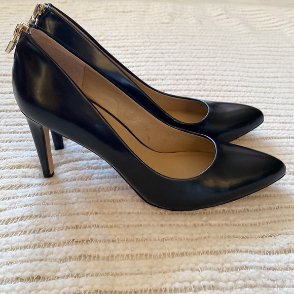 NWOT Liz Zipper Heel by Ann Taylor Size 7 1/2 - Picture 2 of 7